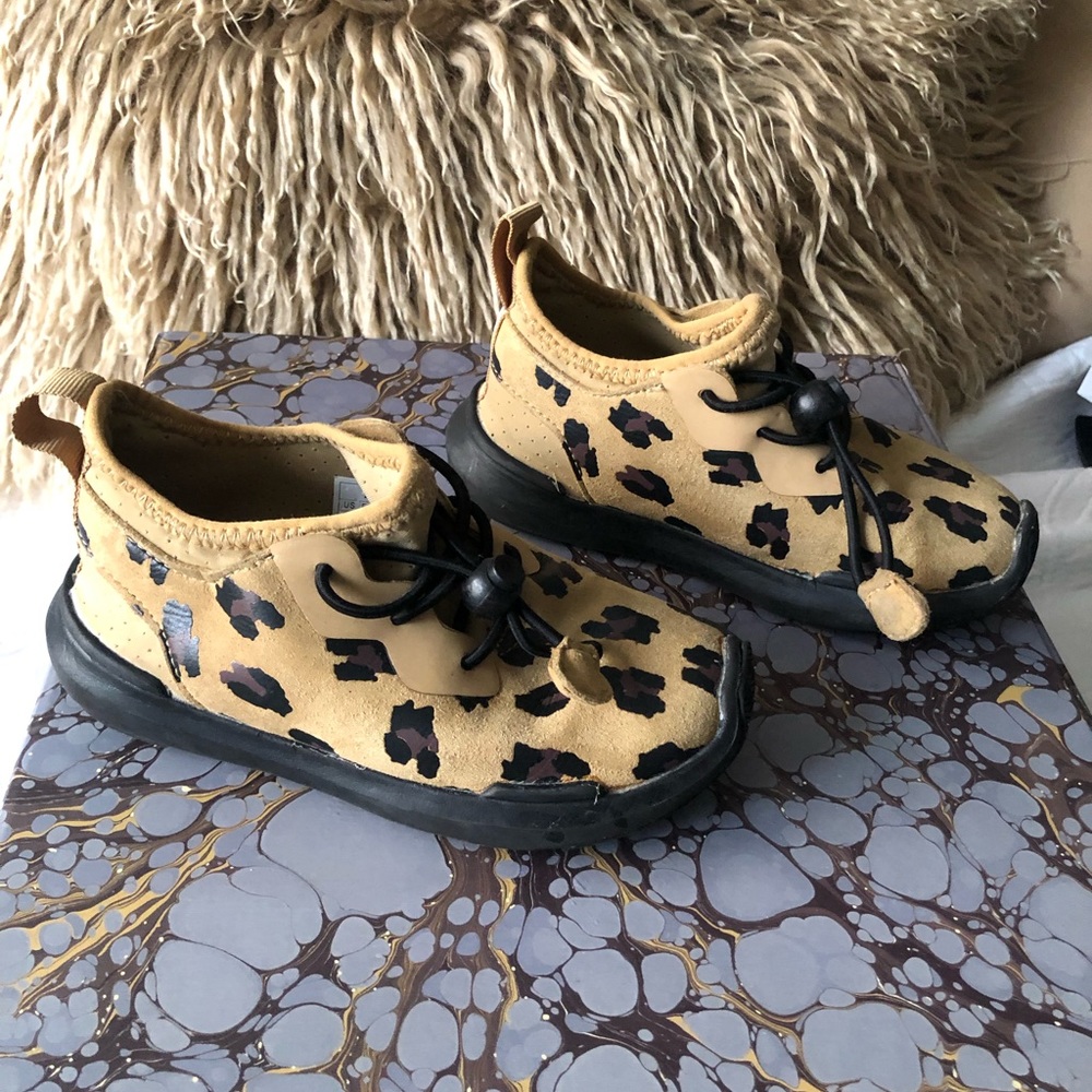 Akid Remington animal print girls sneakers size 10